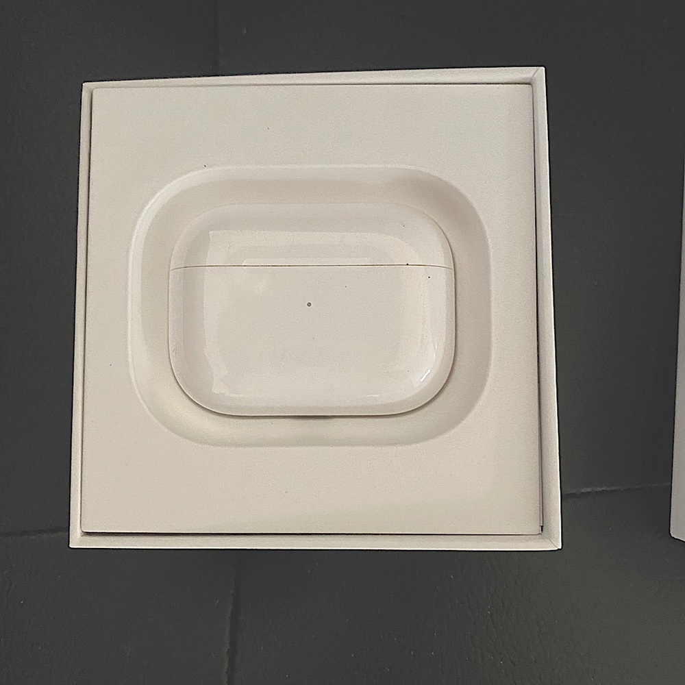 Apple AirPods Pro with wireless charging case